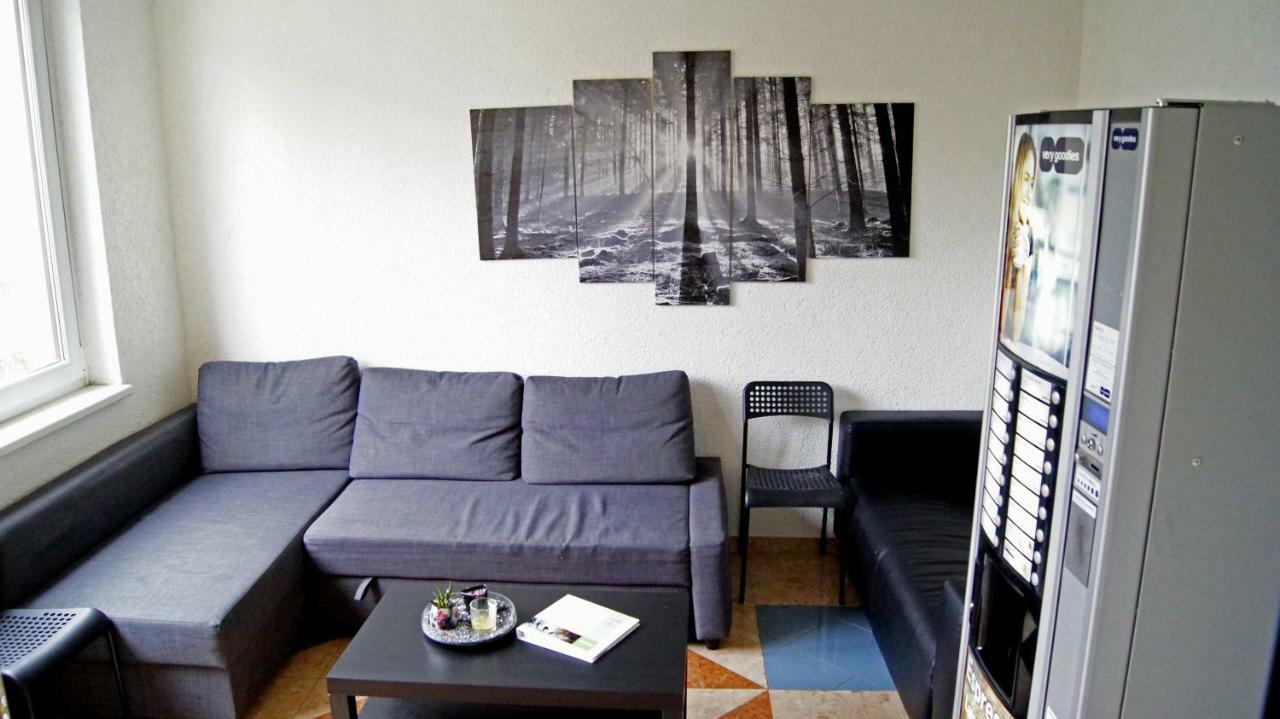 Auberge de jeunesse Km House Cerny Most à Prague Extérieur photo