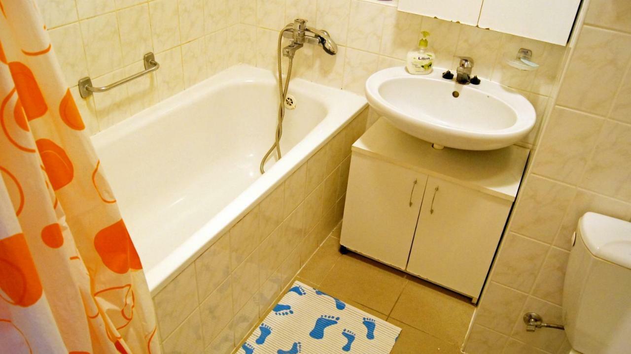 Auberge de jeunesse Km House Cerny Most à Prague Extérieur photo