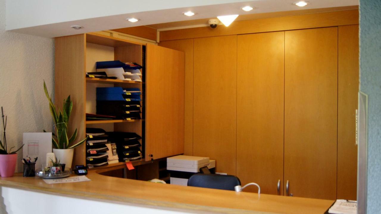 Auberge de jeunesse Km House Cerny Most à Prague Extérieur photo