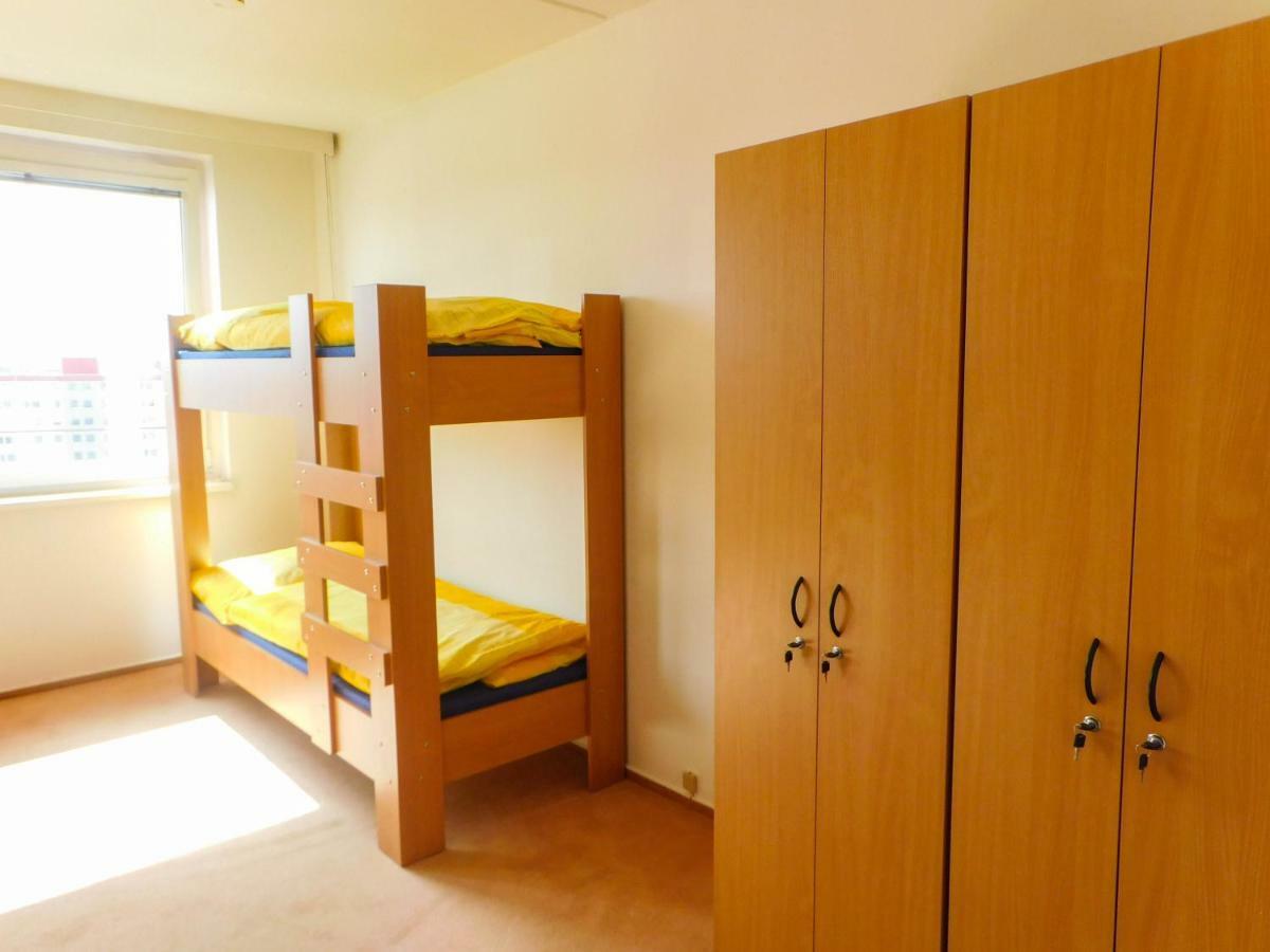 Auberge de jeunesse Km House Cerny Most à Prague Extérieur photo