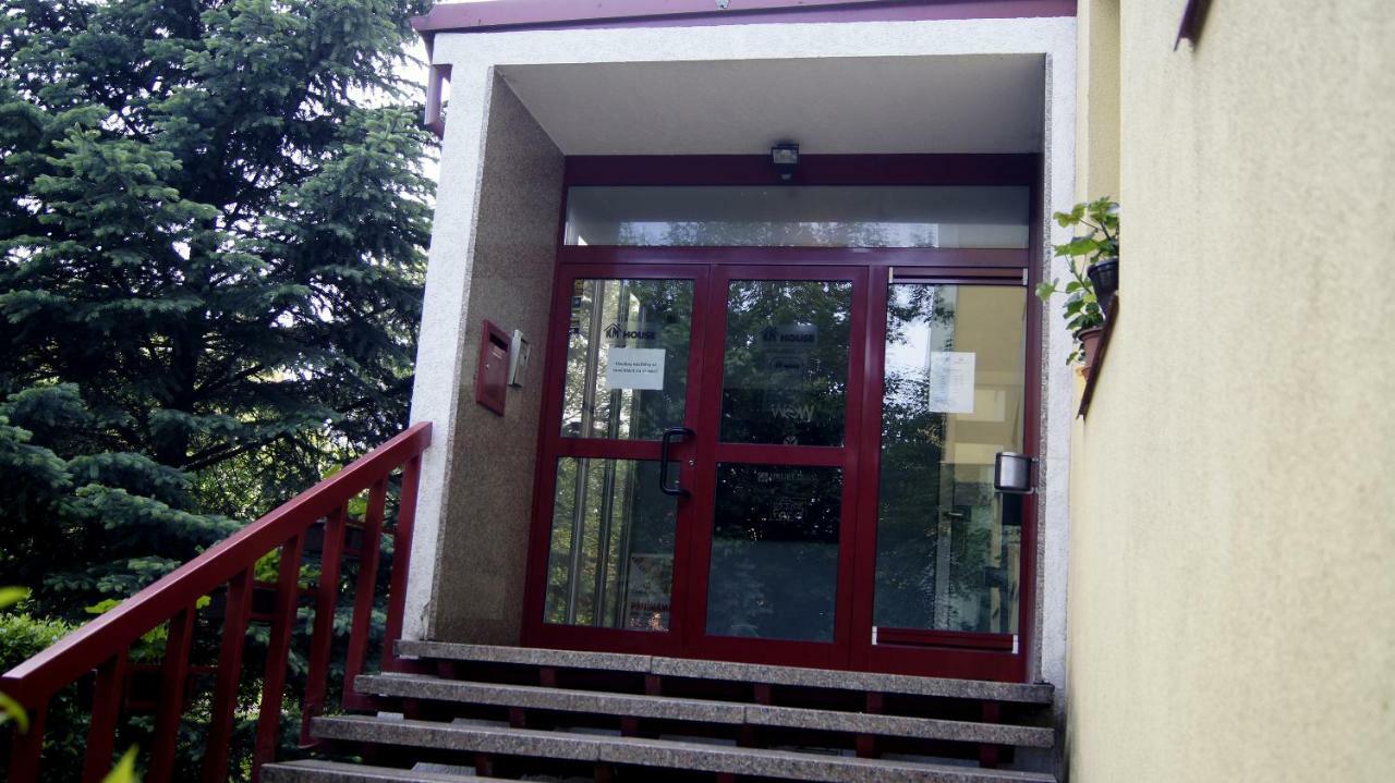 Auberge de jeunesse Km House Cerny Most à Prague Extérieur photo