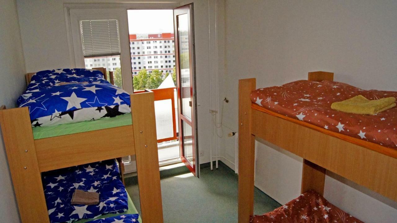 Auberge de jeunesse Km House Cerny Most à Prague Extérieur photo