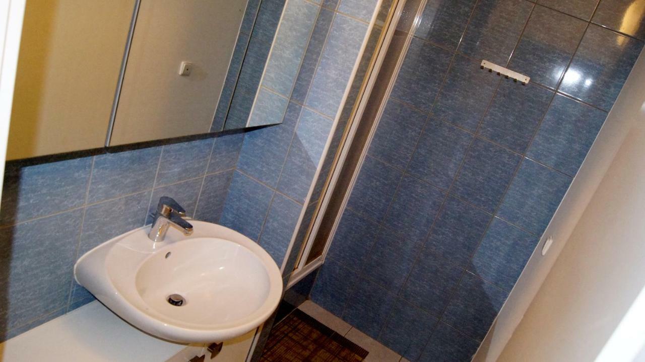 Auberge de jeunesse Km House Cerny Most à Prague Extérieur photo